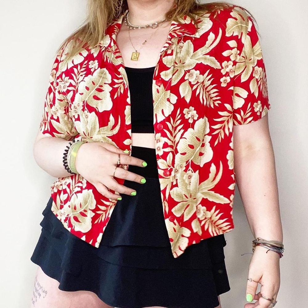 red & tan semi-crop hawaiian print shirt size xxl